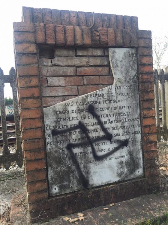 Svastica su lapide vittima del nazifascismo nell’Empolese