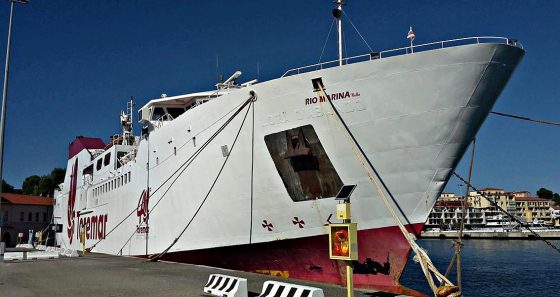 Traghetto urta banchina all’Elba