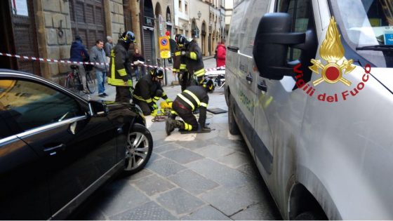 Pedone investito da furgone in centro storico a Firenze