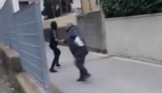 Minori aggrediscono anziano disabile e postano video sul web