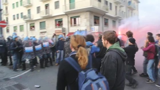 Pisa: scontri polizia manifestanti per arrivo Salvini