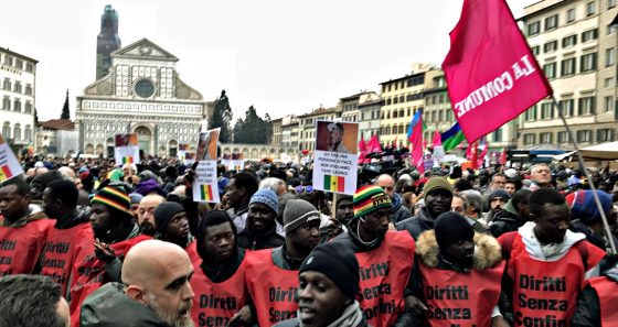Una decina di migliaia di persone al corteo per Idy Diene