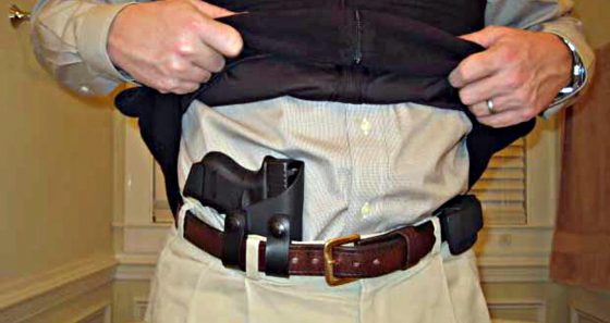 Pensionato in ospedale armato di pistola, denunciato