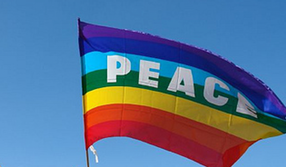 Siria: bandiera della pace esposta su palazzo Regione Toscana