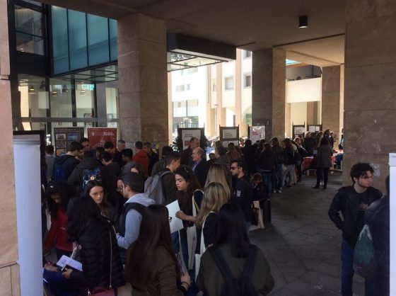 Sit-in studenti a Firenze: solidali con Mattarella, “a difesa della Costituzione”