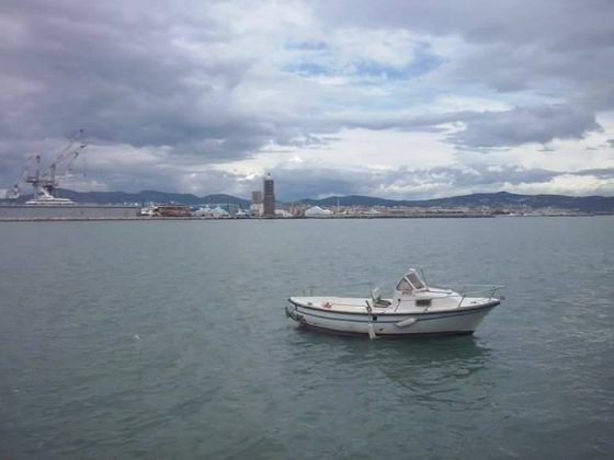 Livorno: manifestazione protesta pescatori per divieto ormeggio a dighe