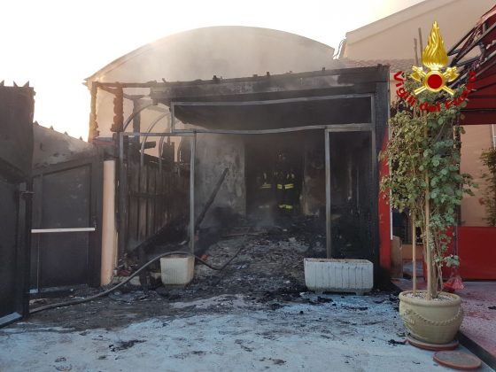 Fiamme al ‘Caesar Club’, storico locale nell’Aretino