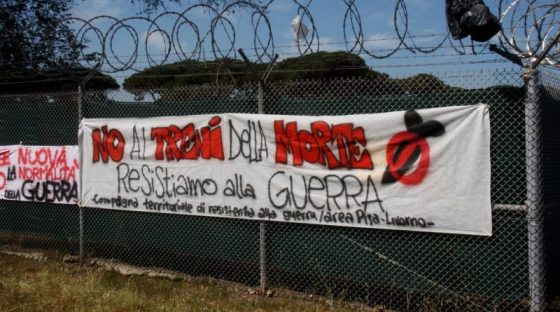 Camp Darby: in 450 in corteo, no a treni con armi da base Usa