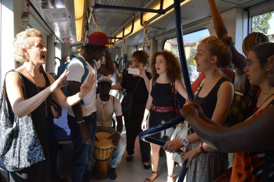 Rifugiati: flash mob sulla tramvia a Firenze