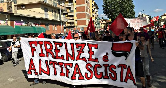 Centinaia a Scandicci per chiedere la chiusura di CasaPound