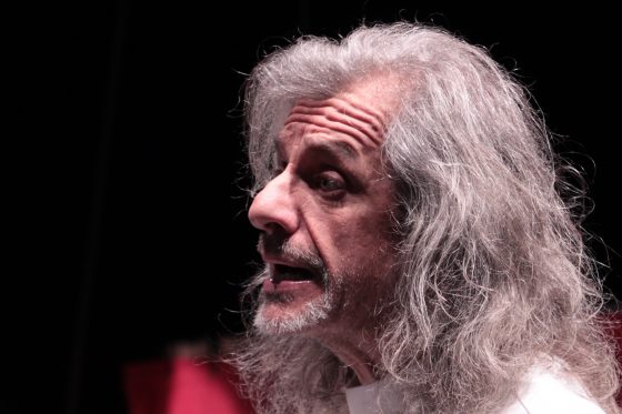 Alessandro Bergonzoni in “Trascendi e sali”