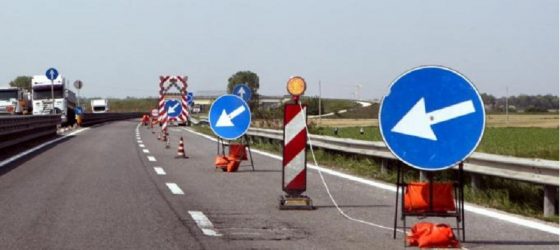 Due operai feriti sull’A1, auto colpisce furgone manutenzione