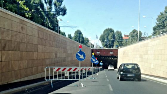 Restringimento di carreggiata nel sottopasso di viale Strozzi