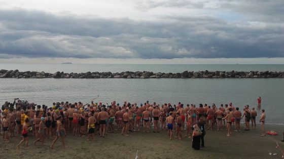 Epifania: per alluvione, tuffo in mare di ‘solidarietà’ di pisani e livornesi