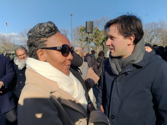 Mandela: nipote si commuove davanti a copia cella del nonno