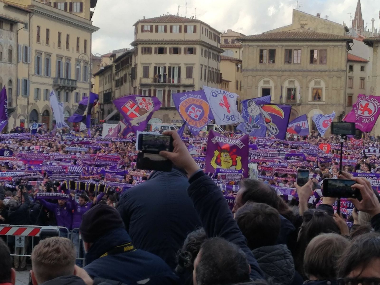 Funerali Astori: l’ultimo saluto in S. Croce, lutto cittadino