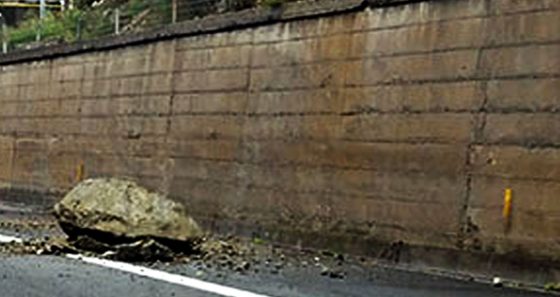 A1, incidente causa caduta masso, 13 Km fila