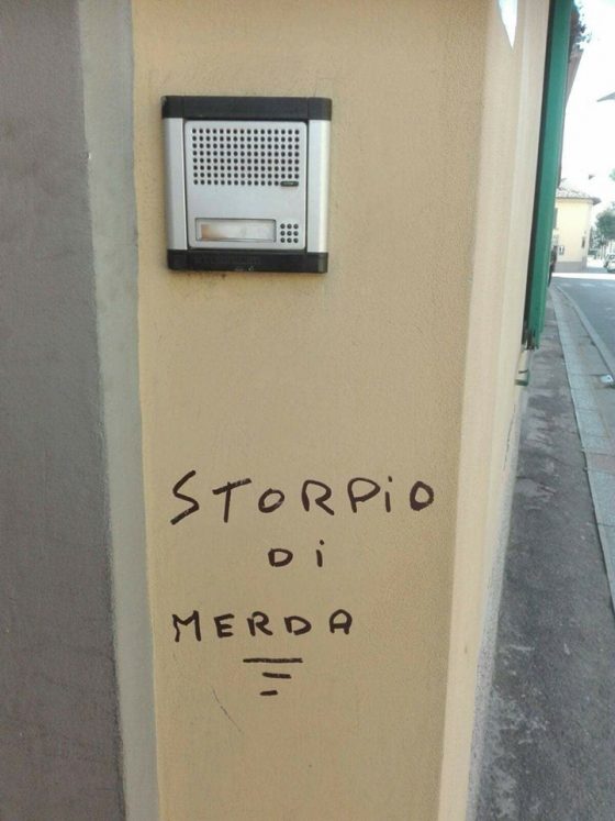 Vandali contro disabile, la solidarietà del quartiere