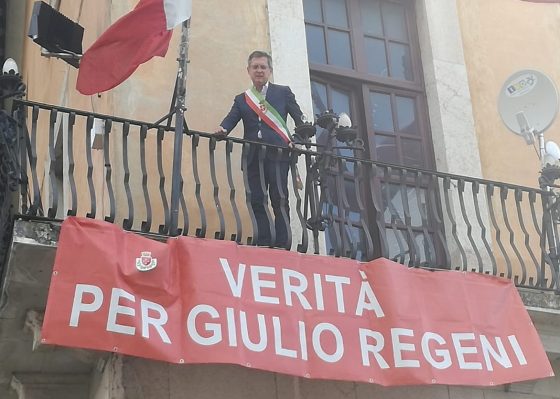 Anche Pisa abbandona Giulio Regeni, rimosso lo striscione in suo ricordo