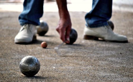 Bocciodromo dell’Albereta destinato alla demolizione. La protesta degli anziani soci: una guerra insensata