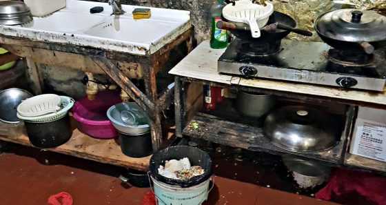 Capannoni-alveare, chiudono 6 aziende