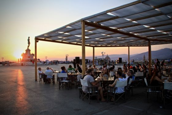 Aeroporto sì o no? Il futuro della Piana si discute al piazzale Michelangelo