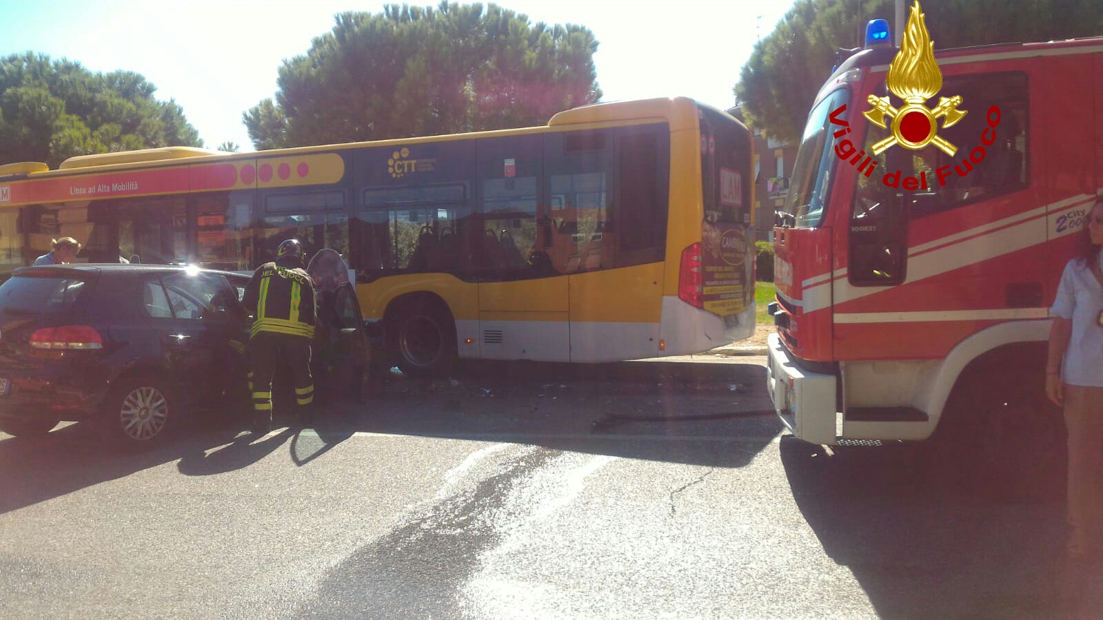 scontro autobus livorno