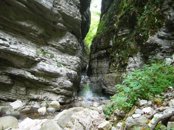 Otto persone bloccate da piena nell’Orrido di Botri, attivati i soccorsi