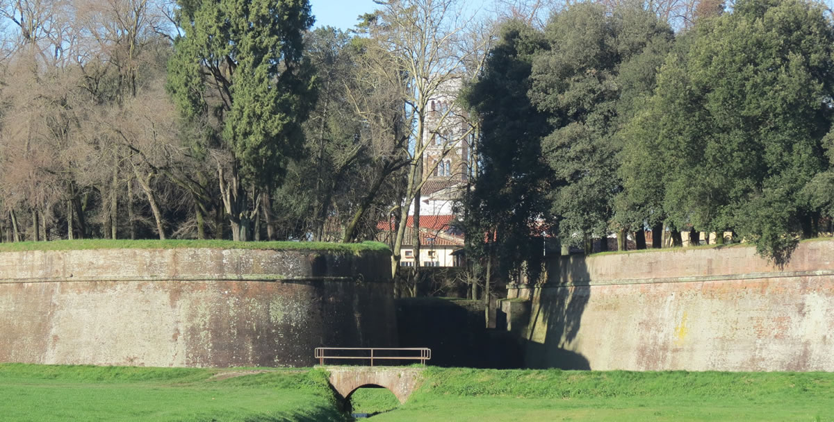 Lucca, ancora una caduta dalle Mura