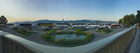 Piazzale Michelangelo: ”il paesaggio è un muro di autobus”