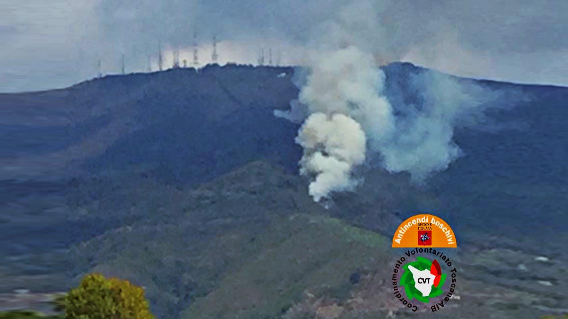 Incendio boschivo sul Monte Serra a Calci