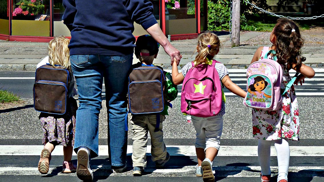 Lunedì si torna a scuola, in aumento gli studenti