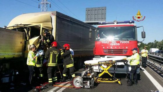 Tamponamento tra tir in A1: tre i feriti, chiuso tratto Valdarno-Arezzo