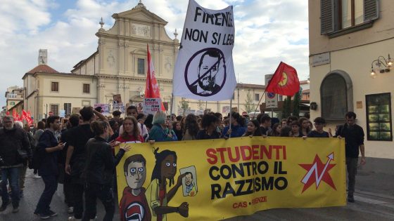 Studenti in piazza contro il razzismo a Firenze, “Impariamo ad amarci”