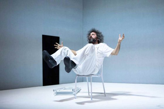 Simone Cristicchi in “Manuale di volo per uomo” al Teatro Puccini