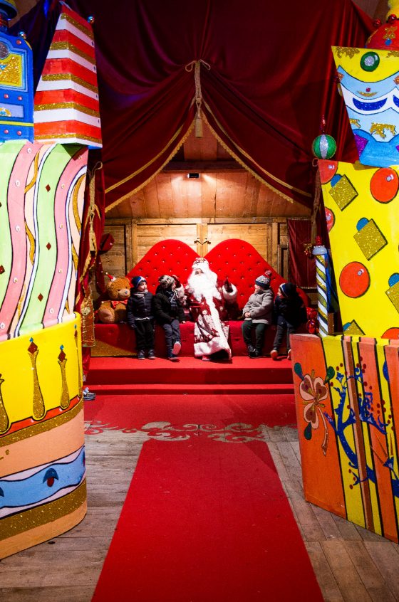 A Siena Babbo Natale invita i bambini delle Contrade a visitare il suo regno