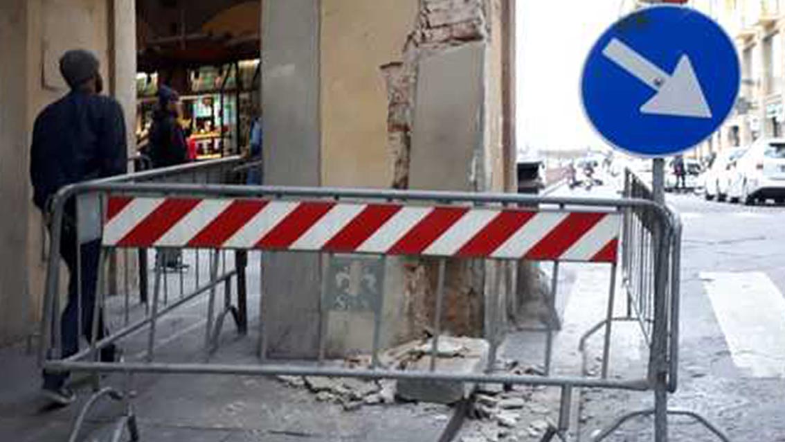 colonna corridoio vasariano danneggiato