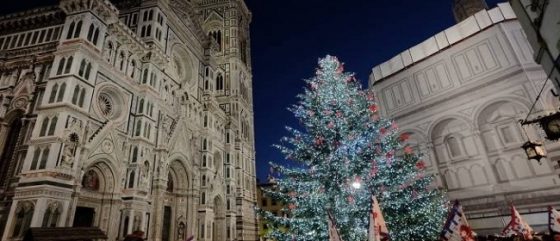 Natale: Nardella accende le luci, ma pensa all’aeroporto