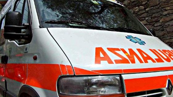 Incidenti lavoro: muletto si ribalta, muore conducente
