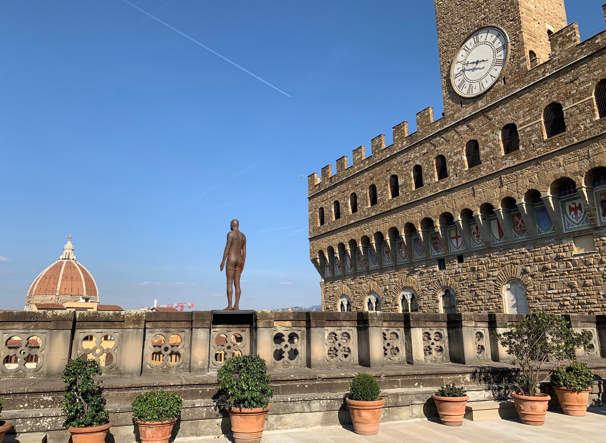 “Event Horizon” di Antony Gormley su terrazza Uffizi