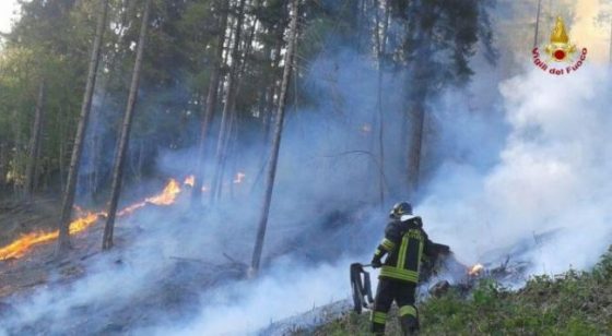 Spenti i due incendi in Lucchesia