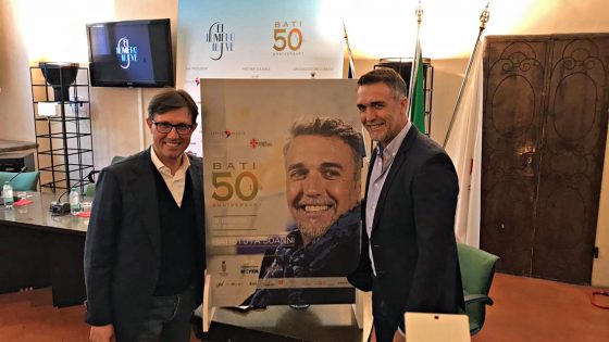 Firenze, in piazza Signoria la festa per i 50 anni di Batistuta