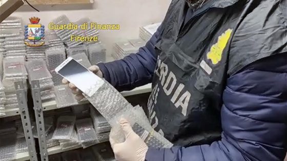 Accessori telefonia contraffatti, sequestro merce per 240 mila euro