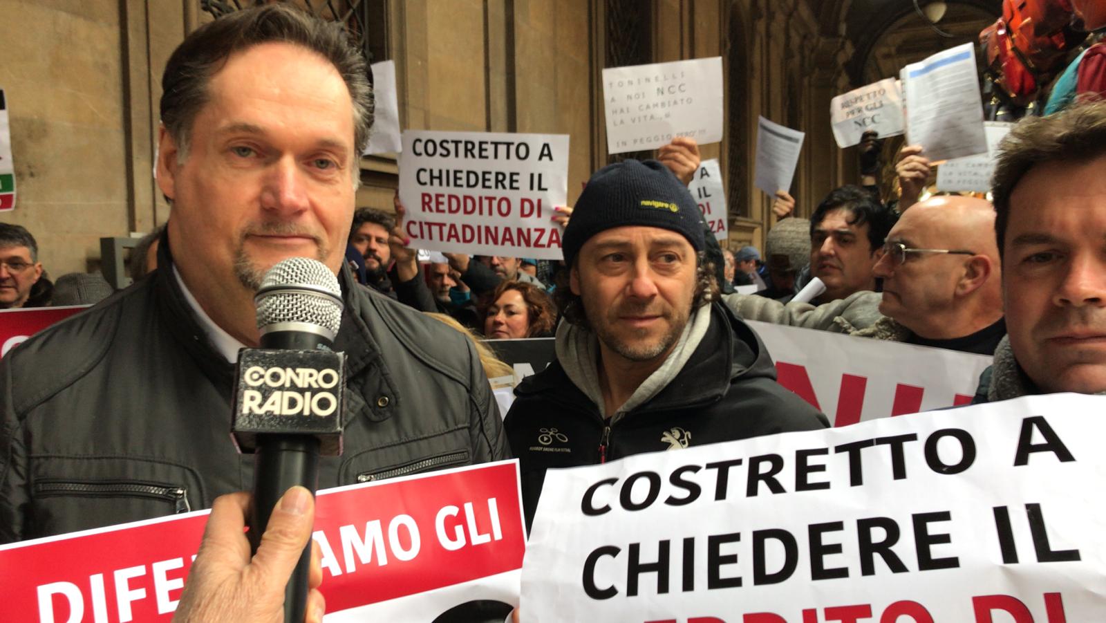 Autonoleggiatori in presidio:  chiediamo reddito cittadinanza per protesta contro governo