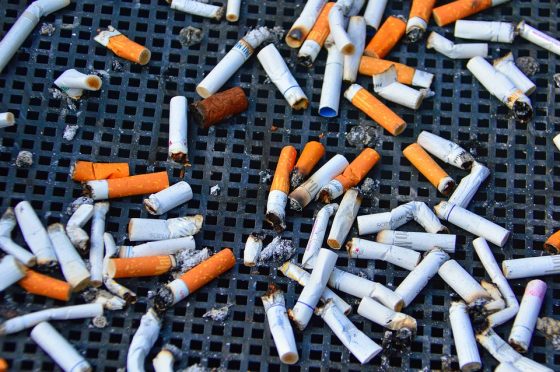 Stop mozziconi: Tenax distribuisce posacenere portatili