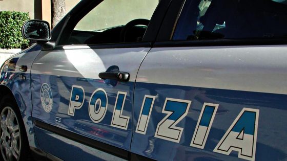 Pisa: polizia esplode colpi di pistola per bloccare due uomini in fuga