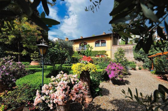 Hotel Monna Lisa (Firenze), licenziati su Whatsapp 10 lavoratori dell’appalto pulizie-bar-facchinaggio