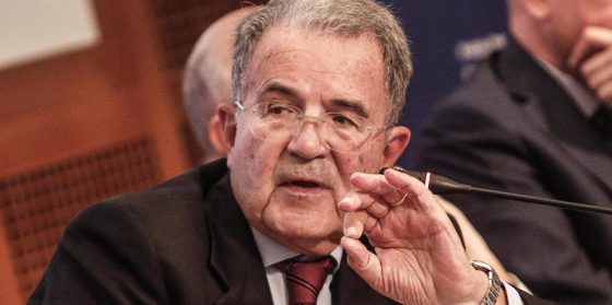 UE, Prodi:  armarsi senza una politica unitaria non ha senso 