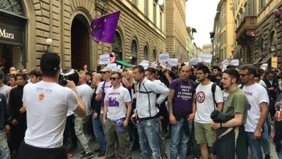 “Della Valle vattene”, l’urlo dei tifosi viola, al flash mob