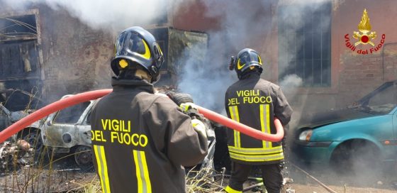 Incendio all’ex ippodromo Le Mulina